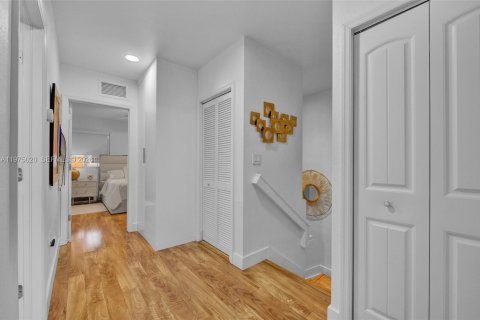 House in Homestead, Florida 3 bedrooms, 146.79 sq.m. № 2041772 - photo 22