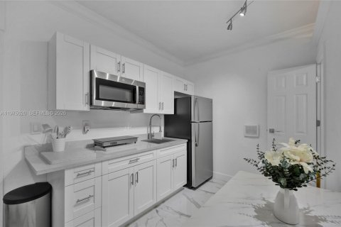 House in Homestead, Florida 3 bedrooms, 146.79 sq.m. № 2041772 - photo 18