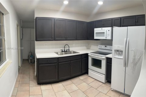 Снять в аренду виллу или дом в Майами, Флорида 3 спальни, 101.45м2, № 2006281 - фото 6