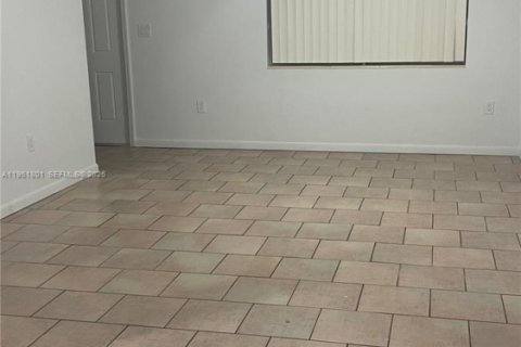 Снять в аренду виллу или дом в Майами, Флорида 3 спальни, 101.45м2, № 2006281 - фото 4