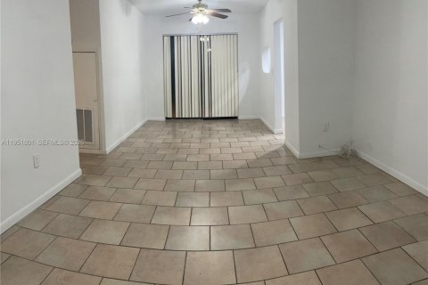 Снять в аренду виллу или дом в Майами, Флорида 3 спальни, 101.45м2, № 2006281 - фото 8