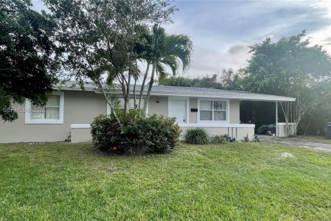 Снять в аренду виллу или дом в Майами, Флорида 3 спальни, 101.45м2, № 2006281 - фото 1