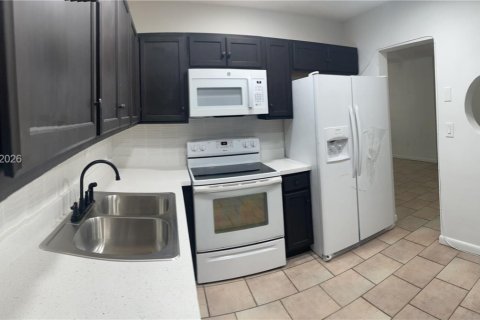 Снять в аренду виллу или дом в Майами, Флорида 3 спальни, 101.45м2, № 2006281 - фото 16