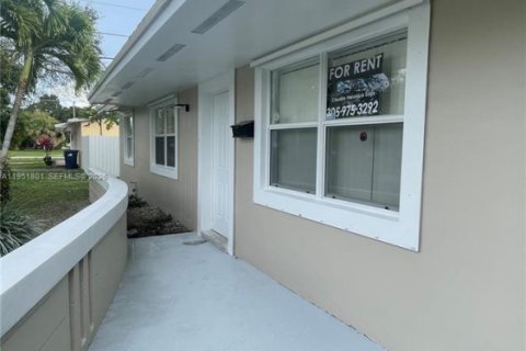 Снять в аренду виллу или дом в Майами, Флорида 3 спальни, 101.45м2, № 2006281 - фото 3