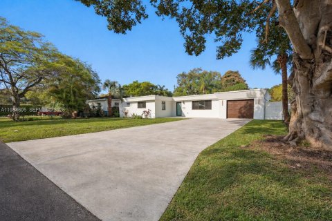 House in Biscayne Park, Florida 4 bedrooms, 152.17 sq.m. № 2047049 - photo 2