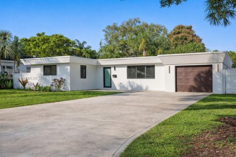 House in Biscayne Park, Florida 4 bedrooms, 152.17 sq.m. № 2047049