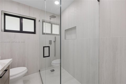 House in Biscayne Park, Florida 4 bedrooms, 152.17 sq.m. № 2047049 - photo 24