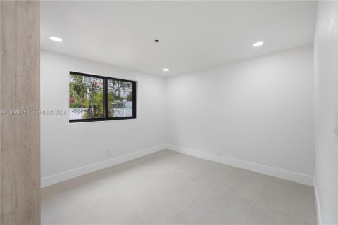House in Biscayne Park, Florida 4 bedrooms, 152.17 sq.m. № 2047049 - photo 21