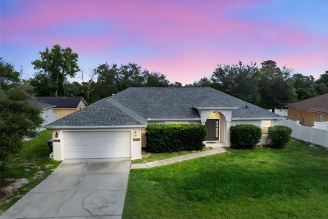 House in Deltona, Florida 3 bedrooms, 179.49 sq.m. № 1900122 - photo 1