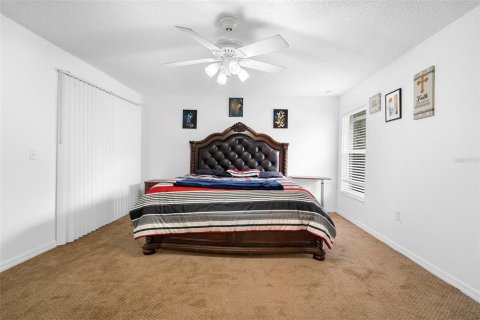 House in Deltona, Florida 3 bedrooms, 179.49 sq.m. № 1900122 - photo 25