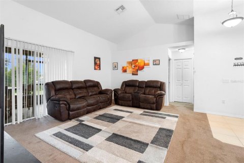 House in Deltona, Florida 3 bedrooms, 179.49 sq.m. № 1900122 - photo 12