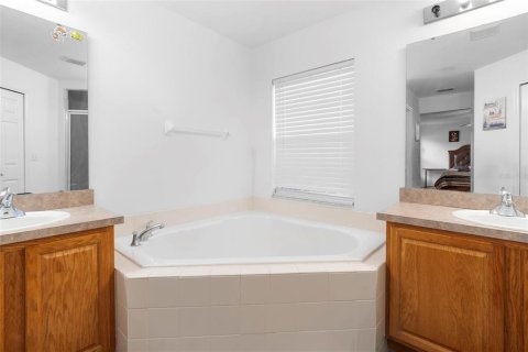 House in Deltona, Florida 3 bedrooms, 179.49 sq.m. № 1900122 - photo 29