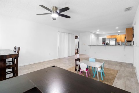 House in Deltona, Florida 3 bedrooms, 179.49 sq.m. № 1900122 - photo 18