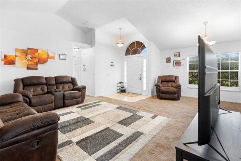 House in Deltona, Florida 3 bedrooms, 179.49 sq.m. № 1900122 - photo 8