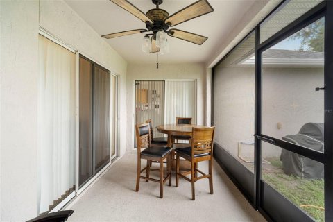 House in Deltona, Florida 3 bedrooms, 179.49 sq.m. № 1900122 - photo 13