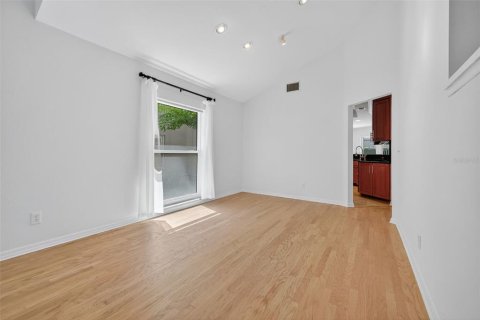 Villa ou maison à vendre à Tampa, Floride: 4 chambres, 255.85 m2 № 1904980 - photo 9