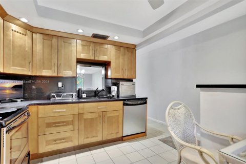 Condo in Coconut Creek, Florida, 2 bedrooms  № 1462218 - photo 6