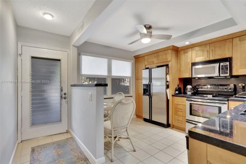 Condo in Coconut Creek, Florida, 2 bedrooms  № 1462218 - photo 2