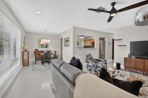 House in Fort Lauderdale, Florida 3 bedrooms, 115.38 sq.m. № 2261535 - photo 12