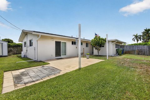 House in Fort Lauderdale, Florida 3 bedrooms, 115.38 sq.m. № 2261535 - photo 27