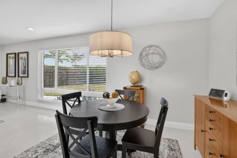 House in Fort Lauderdale, Florida 3 bedrooms, 115.38 sq.m. № 2261535 - photo 10
