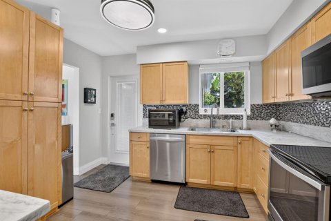 House in Fort Lauderdale, Florida 3 bedrooms, 115.38 sq.m. № 2261535 - photo 4