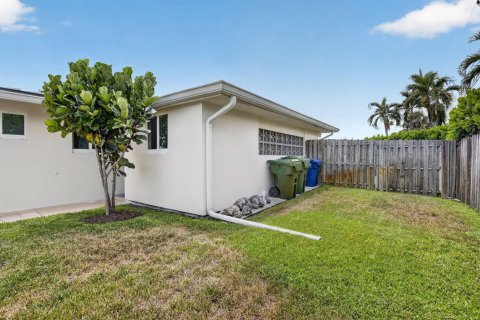 House in Fort Lauderdale, Florida 3 bedrooms, 115.38 sq.m. № 2261535 - photo 30