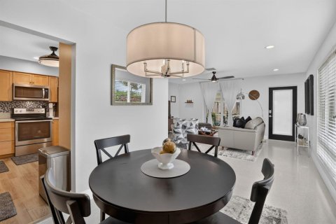 House in Fort Lauderdale, Florida 3 bedrooms, 115.38 sq.m. № 2261535 - photo 11