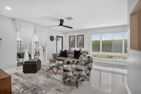 House in Fort Lauderdale, Florida 3 bedrooms, 115.38 sq.m. № 2261535 - photo 7