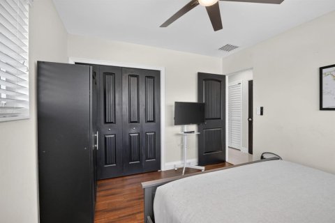 House in Fort Lauderdale, Florida 3 bedrooms, 115.38 sq.m. № 2261535 - photo 20