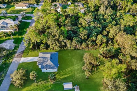 House in Lehigh Acres, Florida 3 bedrooms № 1756883 - photo 2