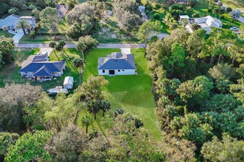 House in Lehigh Acres, Florida 3 bedrooms № 1756883 - photo 1