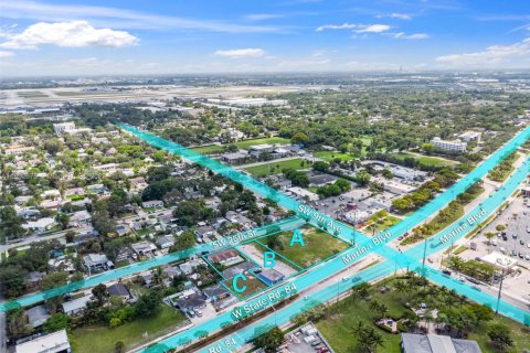 Propiedad comercial en venta en Fort Lauderdale, Florida № 1859115 - foto 4