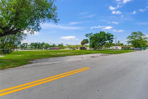 Propiedad comercial en venta en Fort Lauderdale, Florida № 1859115 - foto 18