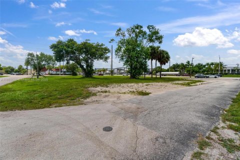Propiedad comercial en venta en Fort Lauderdale, Florida № 1859115 - foto 21