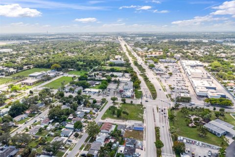 Propiedad comercial en venta en Fort Lauderdale, Florida № 1859115 - foto 7
