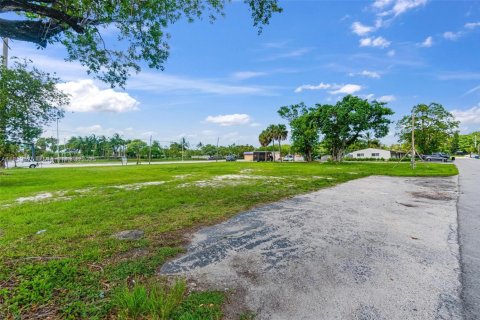 Propiedad comercial en venta en Fort Lauderdale, Florida № 1859115 - foto 17