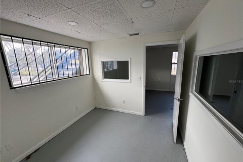 Купить коммерческую недвижимость в Эджуотер, Флорида 74.32м2, № 2099421 - фото 3