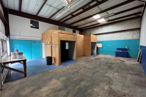 Immobilier commercial à Edgewater, Floride 74.32 m2 № 2099421