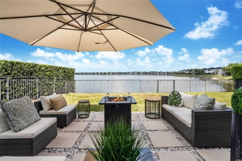 House in Miami Lakes, Florida 5 bedrooms, 283.35 sq.m. № 1864482 - photo 8