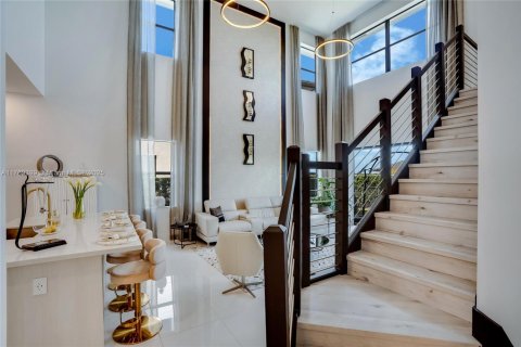 House in Miami Lakes, Florida 5 bedrooms, 283.35 sq.m. № 1864482 - photo 15