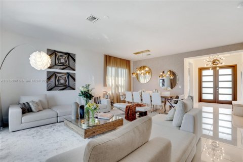 House in Miami Lakes, Florida 5 bedrooms, 283.35 sq.m. № 1864482 - photo 11