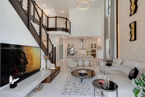 House in Miami Lakes, Florida 5 bedrooms, 283.35 sq.m. № 1864482 - photo 17