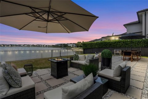 House in Miami Lakes, Florida 5 bedrooms, 283.35 sq.m. № 1864482 - photo 9