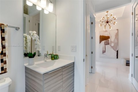House in Miami Lakes, Florida 5 bedrooms, 283.35 sq.m. № 1864482 - photo 13