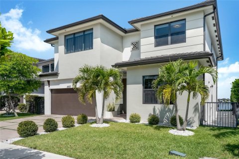 House in Miami Lakes, Florida 5 bedrooms, 283.35 sq.m. № 1864482 - photo 7
