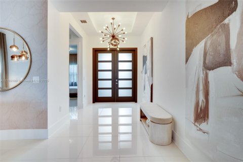 House in Miami Lakes, Florida 5 bedrooms, 283.35 sq.m. № 1864482 - photo 10