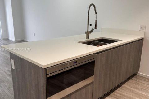 Condo in Miami, Florida, 1 bedroom № 2177717 - photo 5
