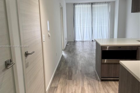 Condo in Miami, Florida, 1 bedroom № 2177717 - photo 3
