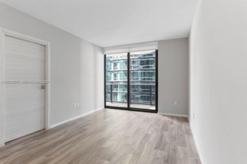 Condo in Miami, Florida, 1 bedroom № 2177717 - photo 2